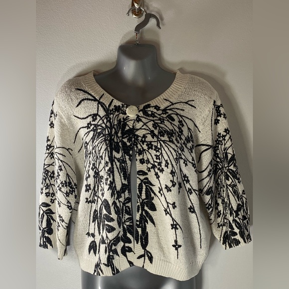 Lucy & Laurel Sweaters - Lucy & Laurel Ivory & Black Floral Single Button Cardigan Sweater Size 1X EUC